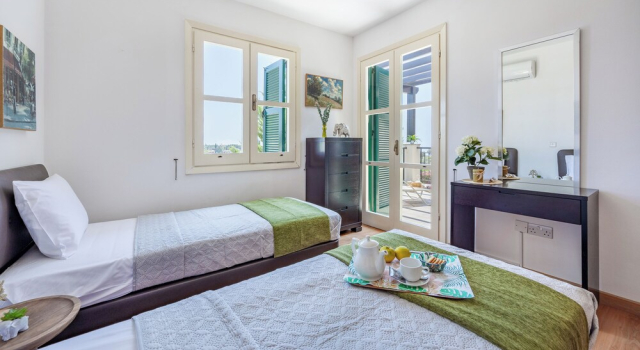 J1 Holiday House Adjacent to Aphrodite Hills - Sea View, Забронировать Дом для отпуска Куклия район Пафос, рядом с Гольф-клуб Secret Valley