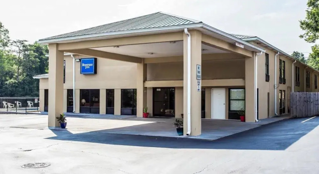 Super 8 Claremont East Hickory, Book Hotel Hoteller i Conover med morgenmad, Morgenmad