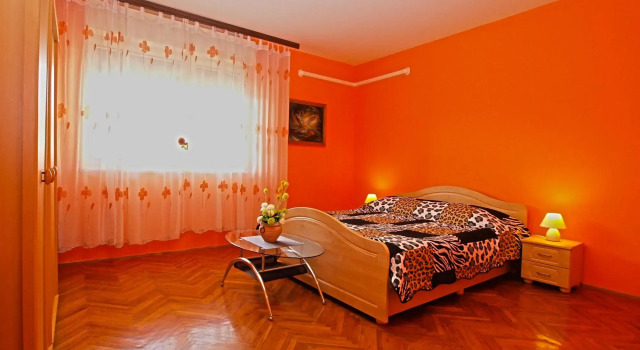 Apartment 1200