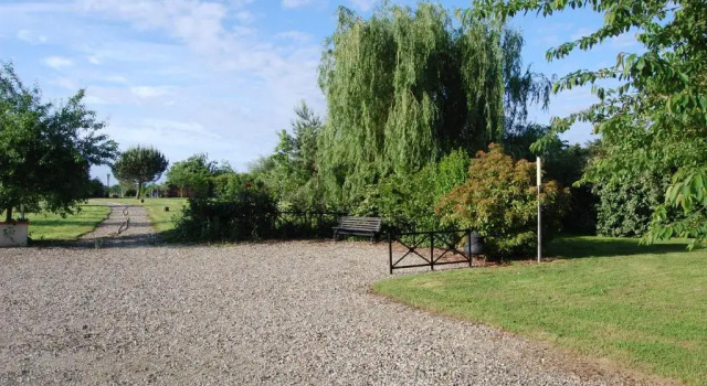 Douce France, Rezerwuj Bed and Breakfast Hotele w Tarn-et-Garonne z parkingiem, Parking