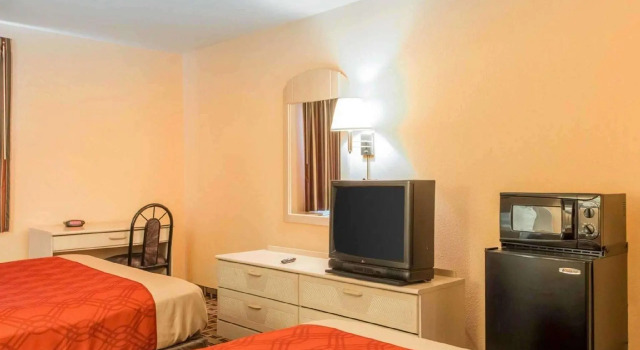 Четырёхместный номер Standard Motel 6 Tulsa, Ok - Central
