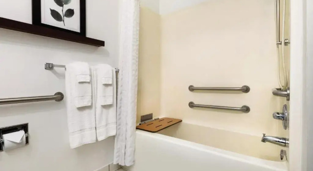 Четырёхместный номер Standard Отель Country Inn & Suites by Radisson, Springfield, OH