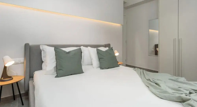Penelope's Charming 2-BR Apt in Athens, Забронировать Отель Афины Острова Саронического залива - Аттика, рядом с Theocharakis Foundation