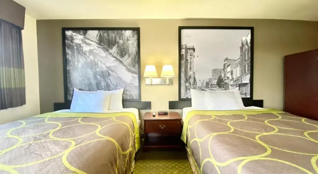 Firedobbelt suite Super 8 Butte