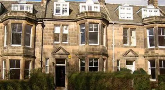 15 Merchiston Gardens, Забронировать Отель Отели Мерчистон 4 звезды, 4*