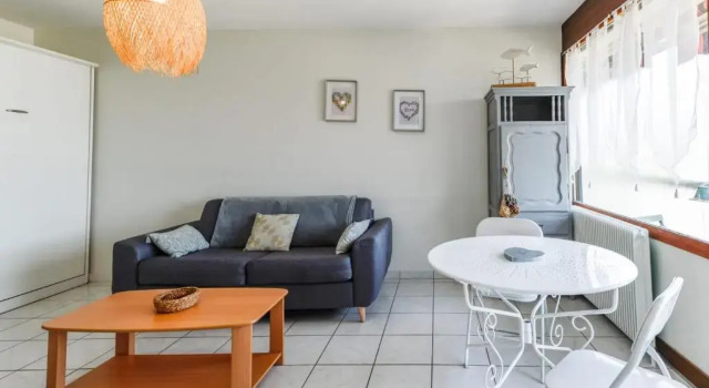 Nice studio with stunning views of the mountains near the lake