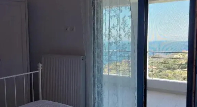 Απέραντο γαλάζιο, Rezervovat Hotel Akhladherí Evia