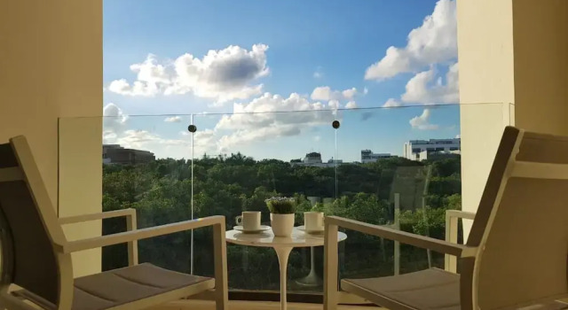 Апартаменты с балконом Brand New 1 BR Condo with jungle view by Happy Address
