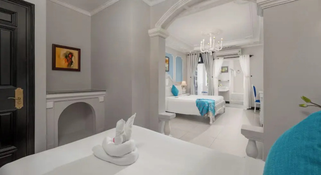 Трёхместный семейный номер Standard с балконом Hoi An Garden Palace and Spa - A Boutique Inspired by Nature