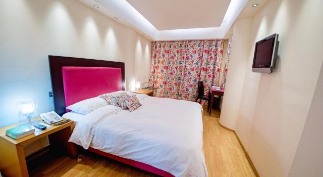 Comfy Boutique Hotel, Забронировать Бутик-отель Каламата Messinia