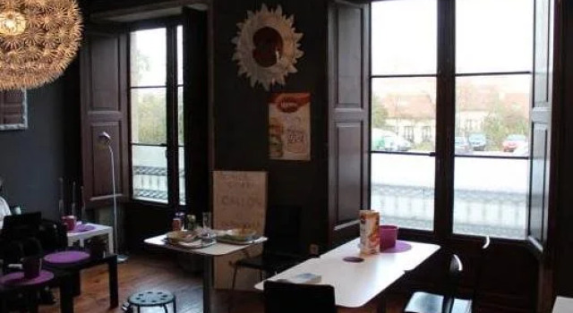 Roots&Boots Singular Hostel, Забронировать Хостел Хостелы Сантьяго-де-Компостелы, рядом с Estatua a Ramón María del Valle-Inclán, Хостел