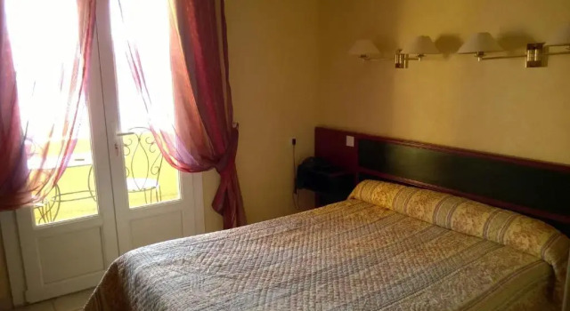 Balkonlu Standart aile oda Hôtel Restaurant Les Cavalets