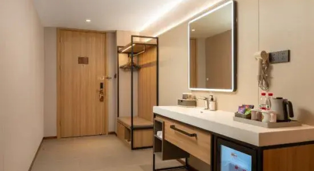 Люкс Homeinn Plus Hotel (Shenzhen Shiyan Subway Station)