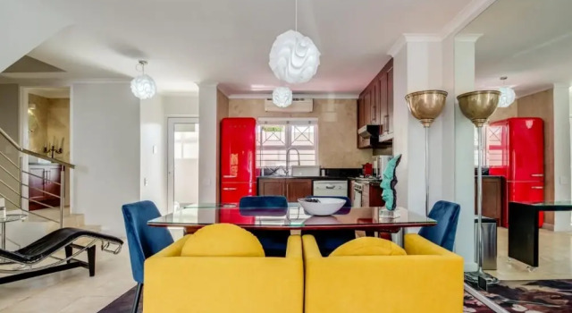 Eclectic Apartment in the Bustling De Waterkant 209 DWP, Забронировать Апартаменты/квартира Отели Cape Peninsula с парковкой, Парковка