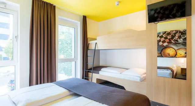 Четырёхместный номер Standard B&B Hotel Stuttgart-Zuffenhausen
