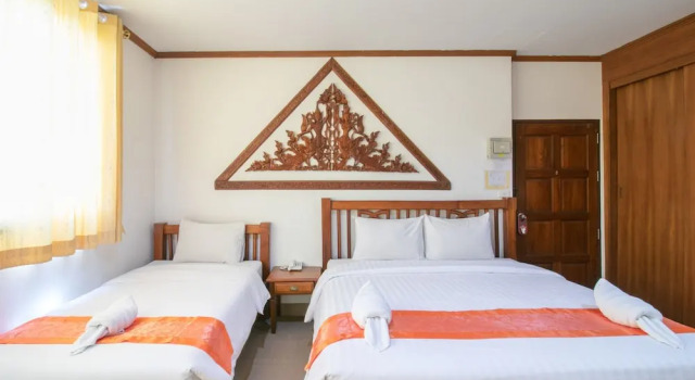 Семейный номер Standard с балконом Onnicha Hotel