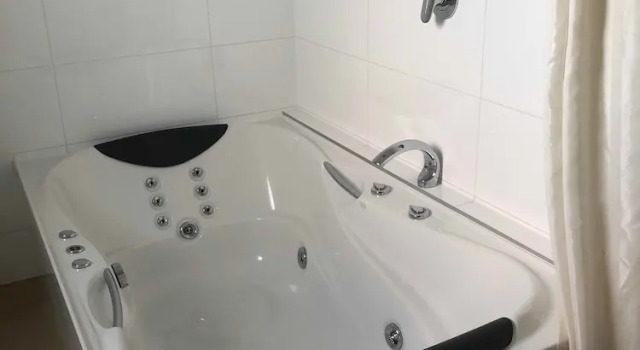 Апартаменты Monarch Motel