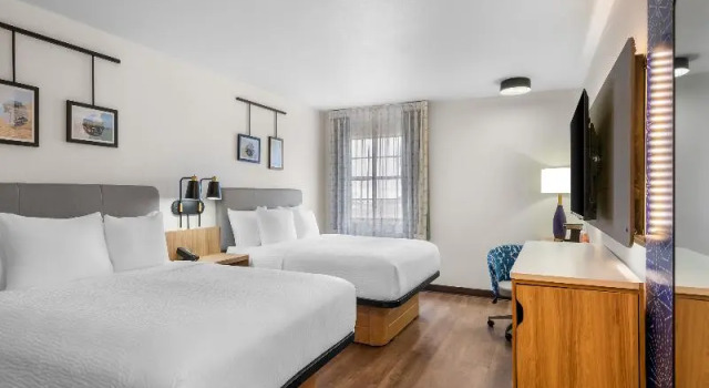 Четырёхместный номер Standard Sleep Inn & Suites near University