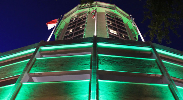 Holiday Inn Raleigh Dowtown - Capital, Забронировать Отель Роли Raleigh-Durham Metropolitan Area, рядом с Верховный суд Северной Каролины