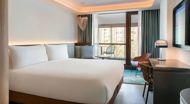 Номер Superior Labtwentytwo Barcelona, a Tribute Portfolio Hotel by Marriott