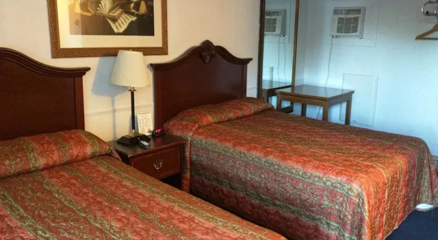 Четырёхместный семейный номер Standard Colonial Inn Extended Stay by OYO New Ulm