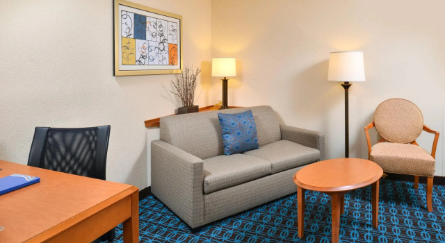 Студия Fairfield Inn and Suites by Marriott Birmingham / Bessemer