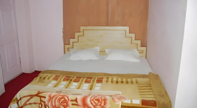 OYO 85927 Marias Hotel, Забронировать Отель Сринагар Jammu & Kashmir Ski