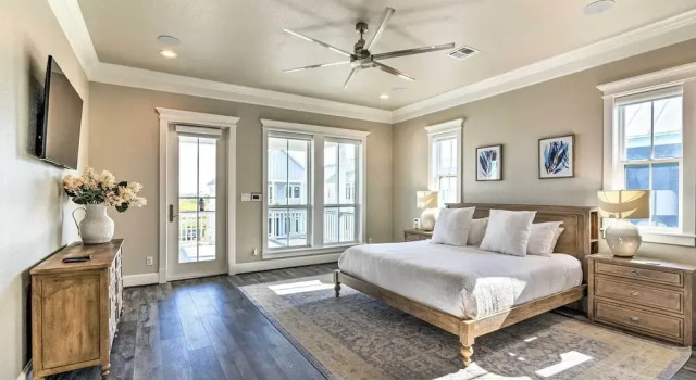 Коттедж Walk to Galveston Beach: Family Gem w/ Balconies!
