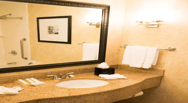 Четырёхместный номер Standard Hilton Garden Inn Oklahoma City North Quail Springs
