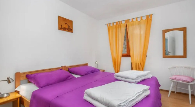 Amazing Home in Malinska With Wifi and 2 Bedrooms, Prenota Hotel Hotel a Isole Quarnerine con parcheggio, Parcheggio