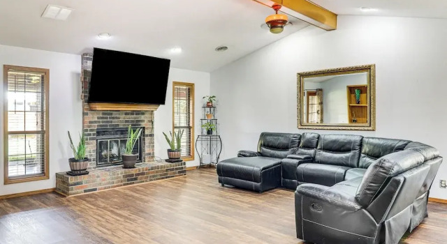 Коттедж 3 Mi to Downtown Roswell: Home w/ Patio + Yard