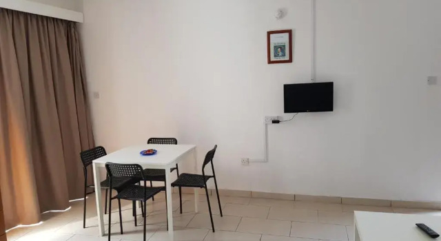 Valentinos Court, Забронировать Отель Отели района Пафоса с парковкой, рядом с Пляж Врисудия ΙΙ, Парковка