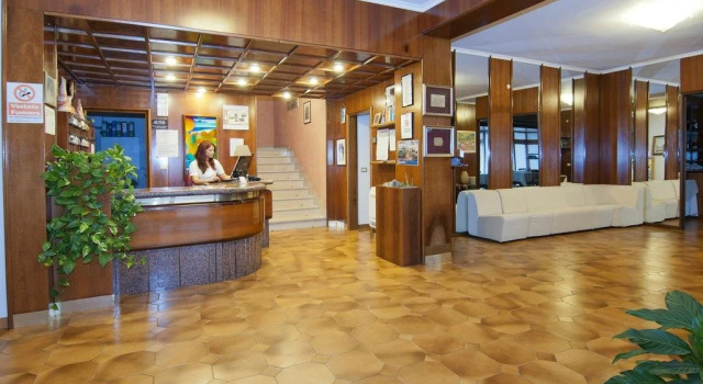 Hotel Apeneste