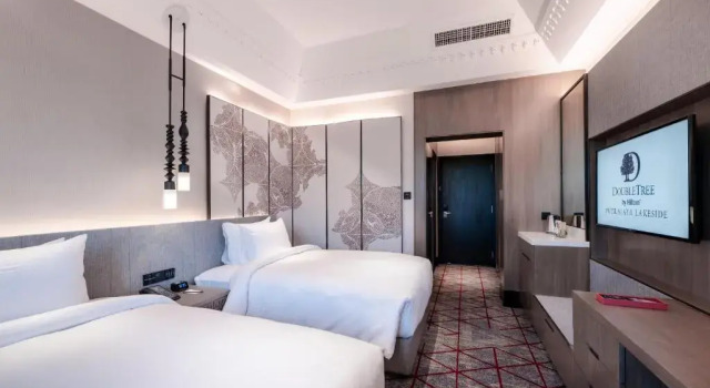 Guest Twin room DoubleTree by Hilton Putrajaya Lakeside