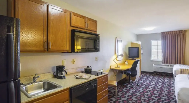 Четырёхместный номер Standard Suburban Studios Clarksville-Louisville North