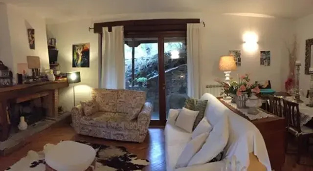 casa intera giardino e piscina