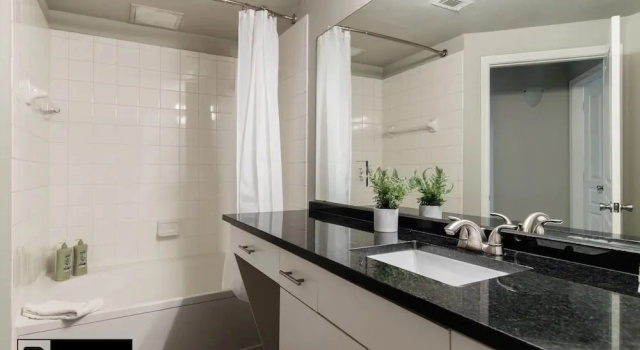 Апартаменты Deluxe Uptown CityPlace Apartments X RBA Living