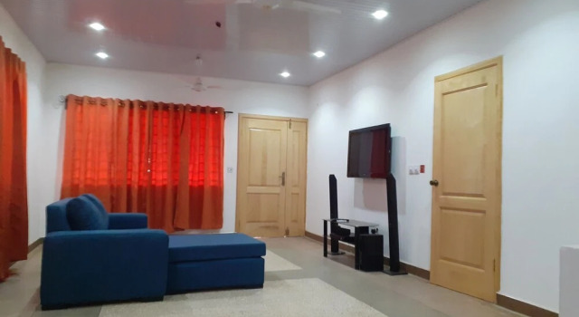 Апартаменты с балконом Lovely 3-bedroom Vacation Home in Kumasi