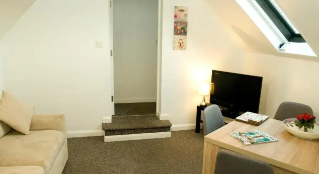 Uttoxeter Apartments, Забронировать Апартаменты/квартира Юттоксетер Стаффордшир, рядом с Музей истории Аттоксетера в коттедже Редфернс