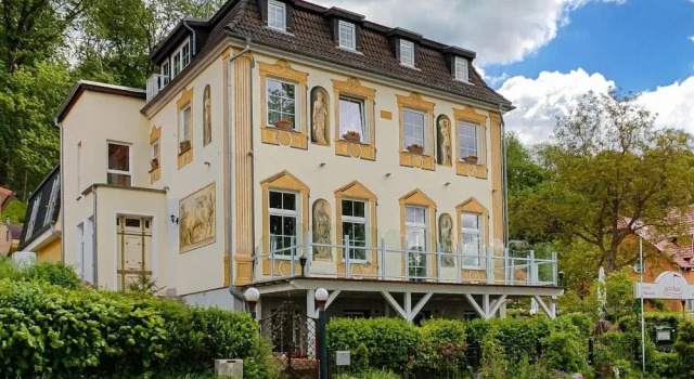 Strandhotel Buckow Resort & SPA gut-Hotels SEE, Buchen Sie Resort Hotels in Brandenburg mit Pool, Schwimmbad