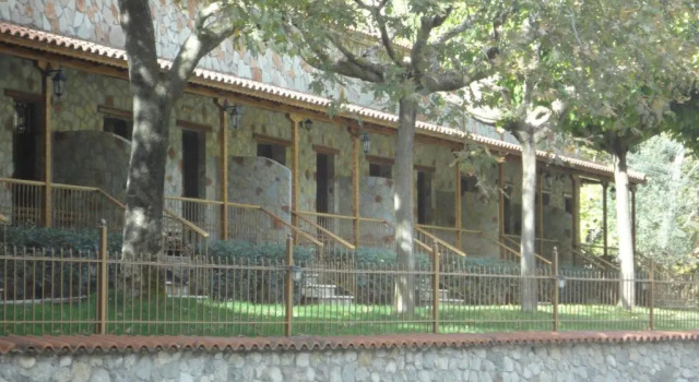 Faraggi Guesthouse, Buchen Sie Hotel Kalavryta Aroania