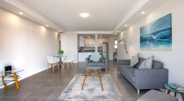 uSHAKA WATERFRONT - SPACIOUS SUBLIME STUNNER