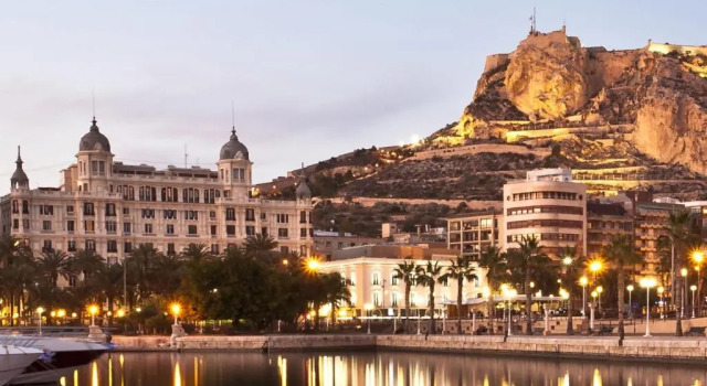 Jonás 1, Забронировать Отель Аликанте Памплона, рядом с Central Market of Alicante