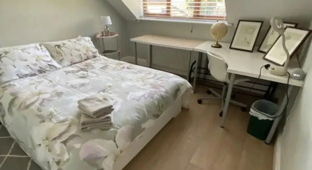4 Bed House - Sleeps 8 - Pets - Parking - Wifi, Book Hotel Delgany Wicklow County