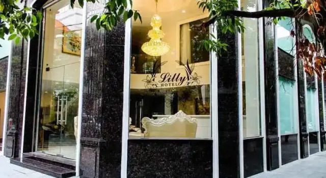 LiLLy Hotel