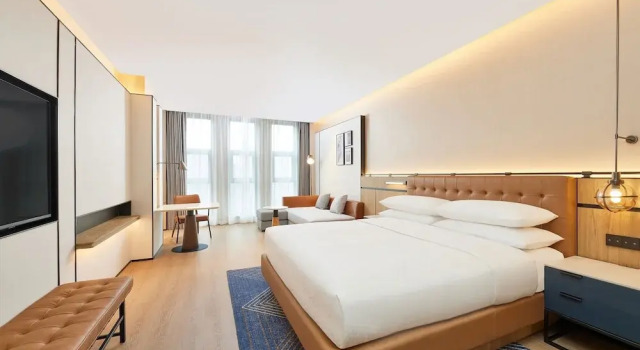 Двухместный номер Standard с видом на озеро Four Points by Sheraton Chengdu, High-Tech Zone Exhibition Center