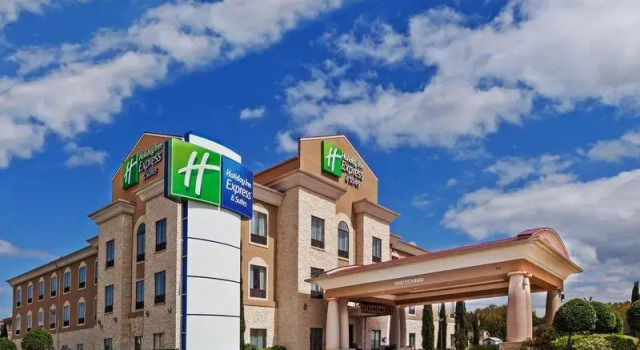 Кровать в общем номере Holiday Inn Express Hotel & Suites Victoria by IHG