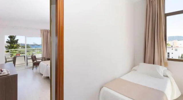 Трёхместный номер Mar Hotels Paguera & Spa