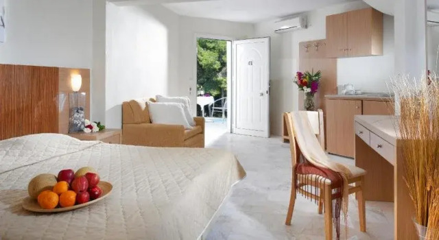 Chrousso Hill, Book Hotel Paliouri 