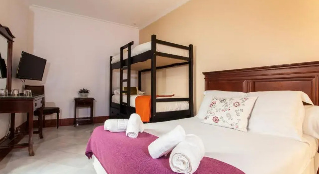Четырёхместный семейный номер Standard Hotel Baco